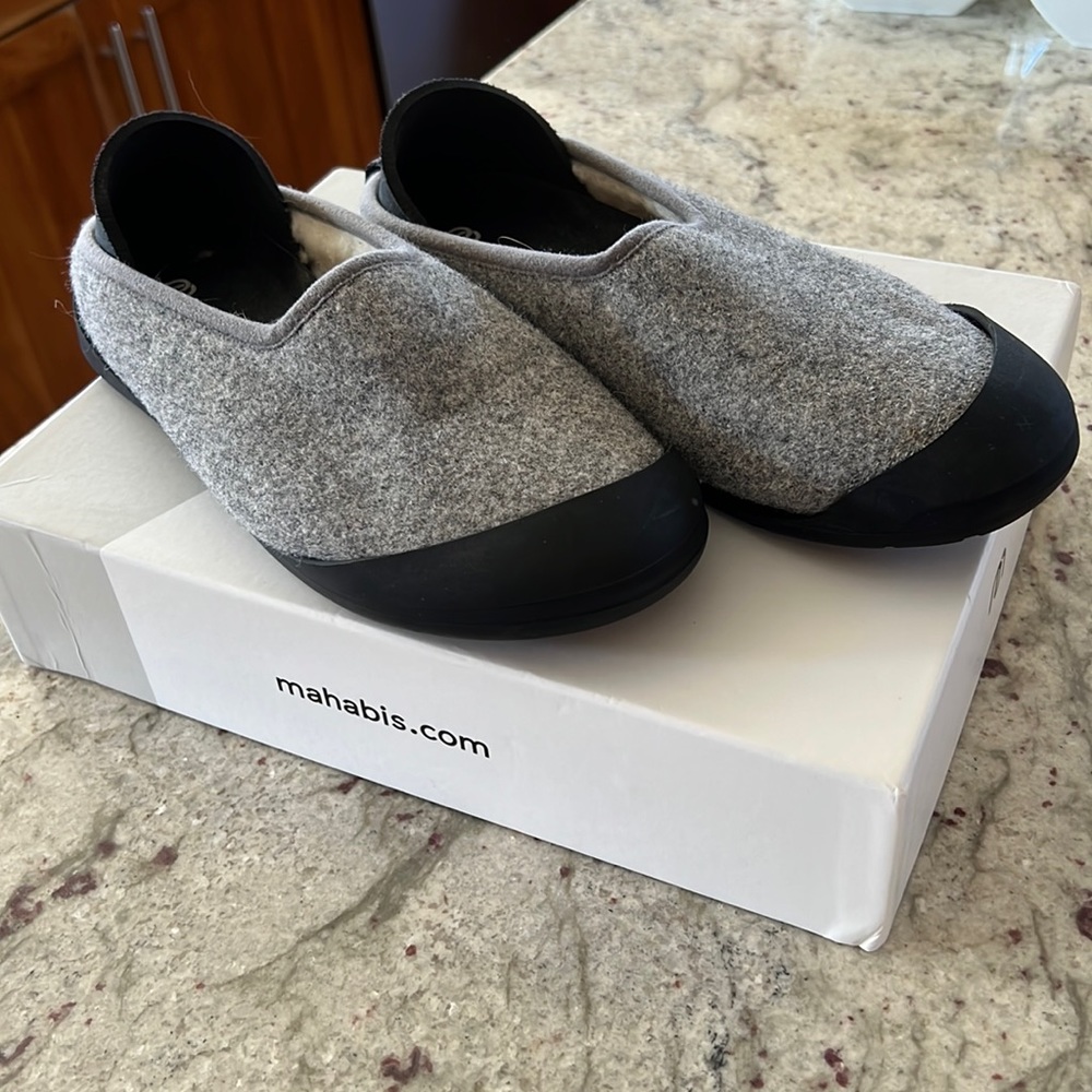 Mahabis Original Slippers/Shoes with Removable soles. Size 39 Women’s 8. EUC